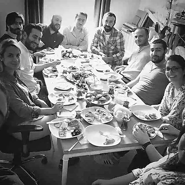 ÇALIŞMAYIDA EĞLENMEYİDE İYİ BİLİRİZ!