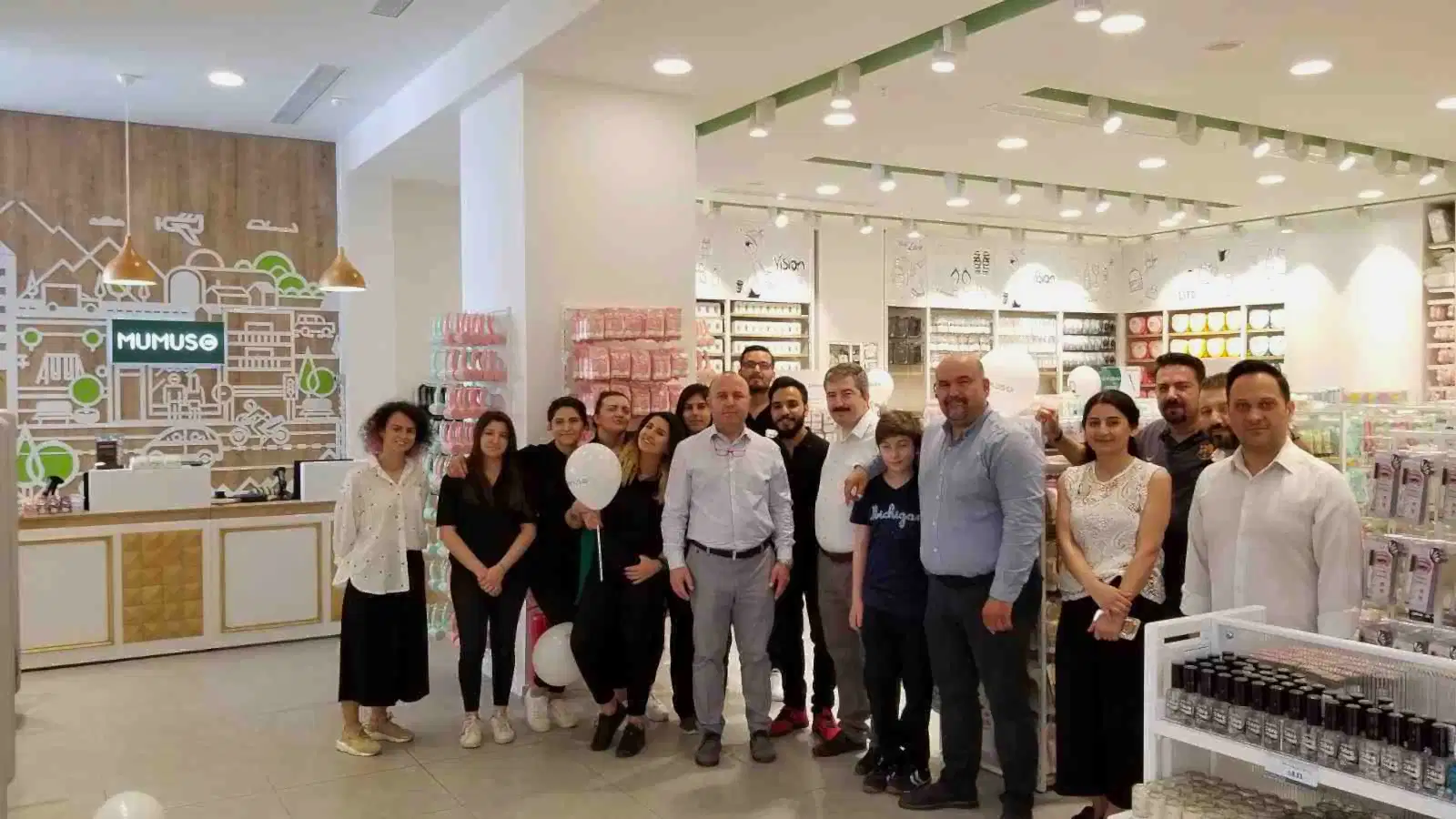 FABRİKADA MAĞAZA DEKORASYONU - MUMUSO 14.MAĞAZASINI AÇTI